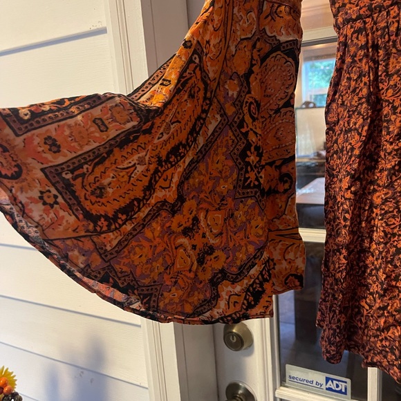 Free People x small boho bell sleeves tie top open back floral jumper shorts - Picture 9 of 9